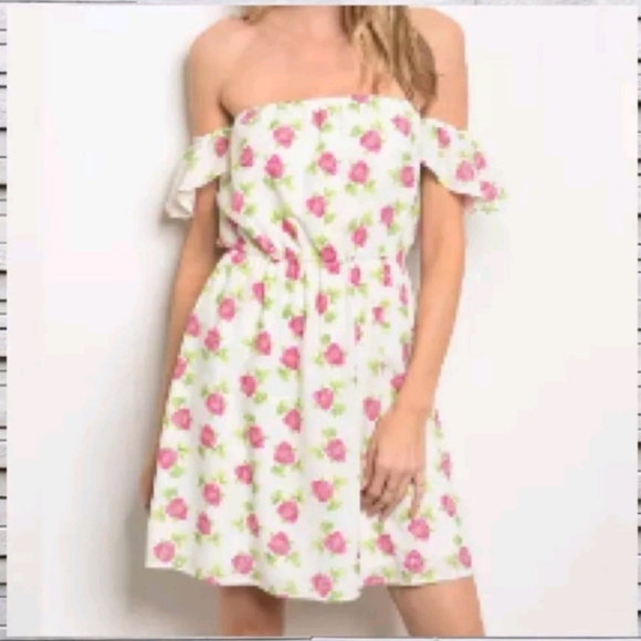 Everly Dresses & Skirts - NWT Everly Floral Dresses Off Shoulder